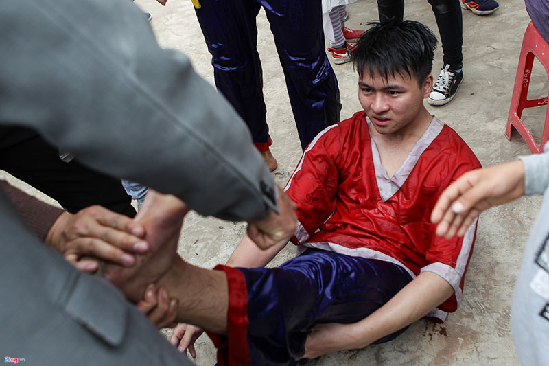 Nghi lễ rước kiệu dưới nước kỳ lạ ở Thái Bình